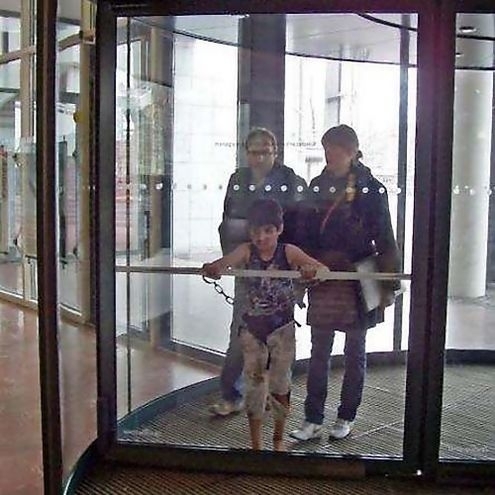 兩翼旋轉(zhuǎn)門的有用性和安全性是如何表現(xiàn)的 兩翼旋轉(zhuǎn)門的有用性和安全性是如何表現(xiàn)的