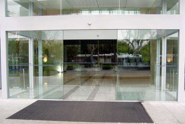 自動(dòng)玻璃門的工作原理及安裝方法介紹 自動(dòng)玻璃門的工作原理及安裝方法介紹